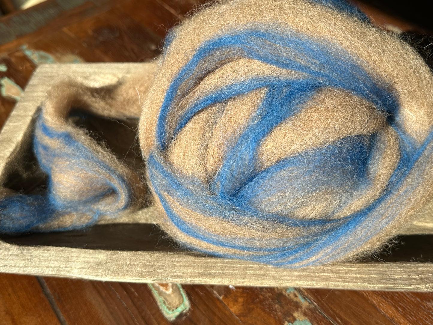 Roving-Light brown and blue