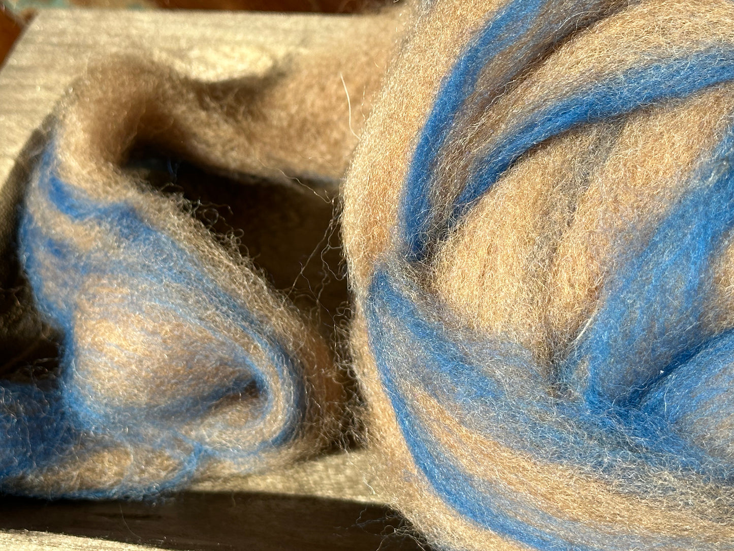 Roving-Light brown and blue