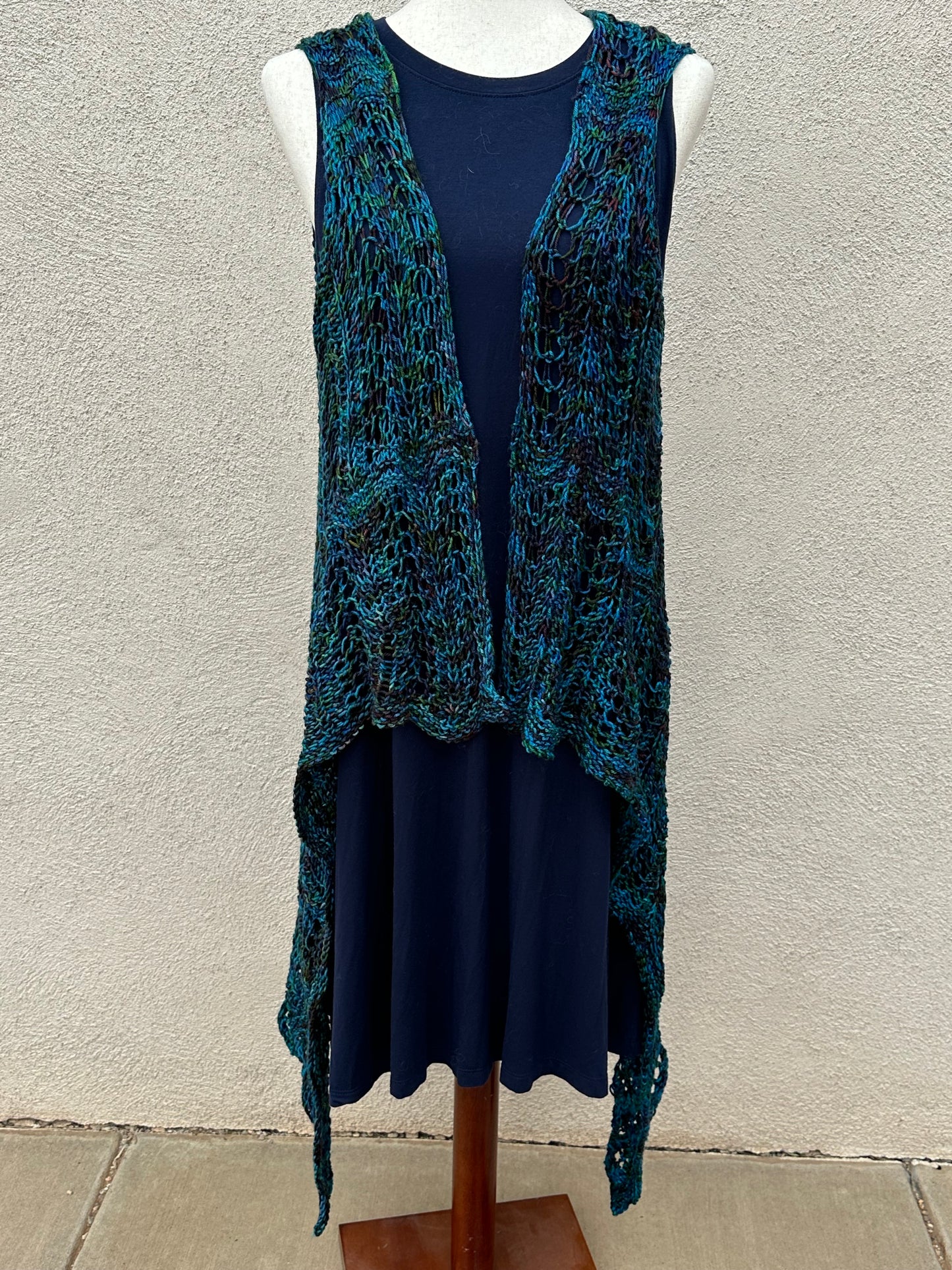 Lace sleeveless Duster in Peacock